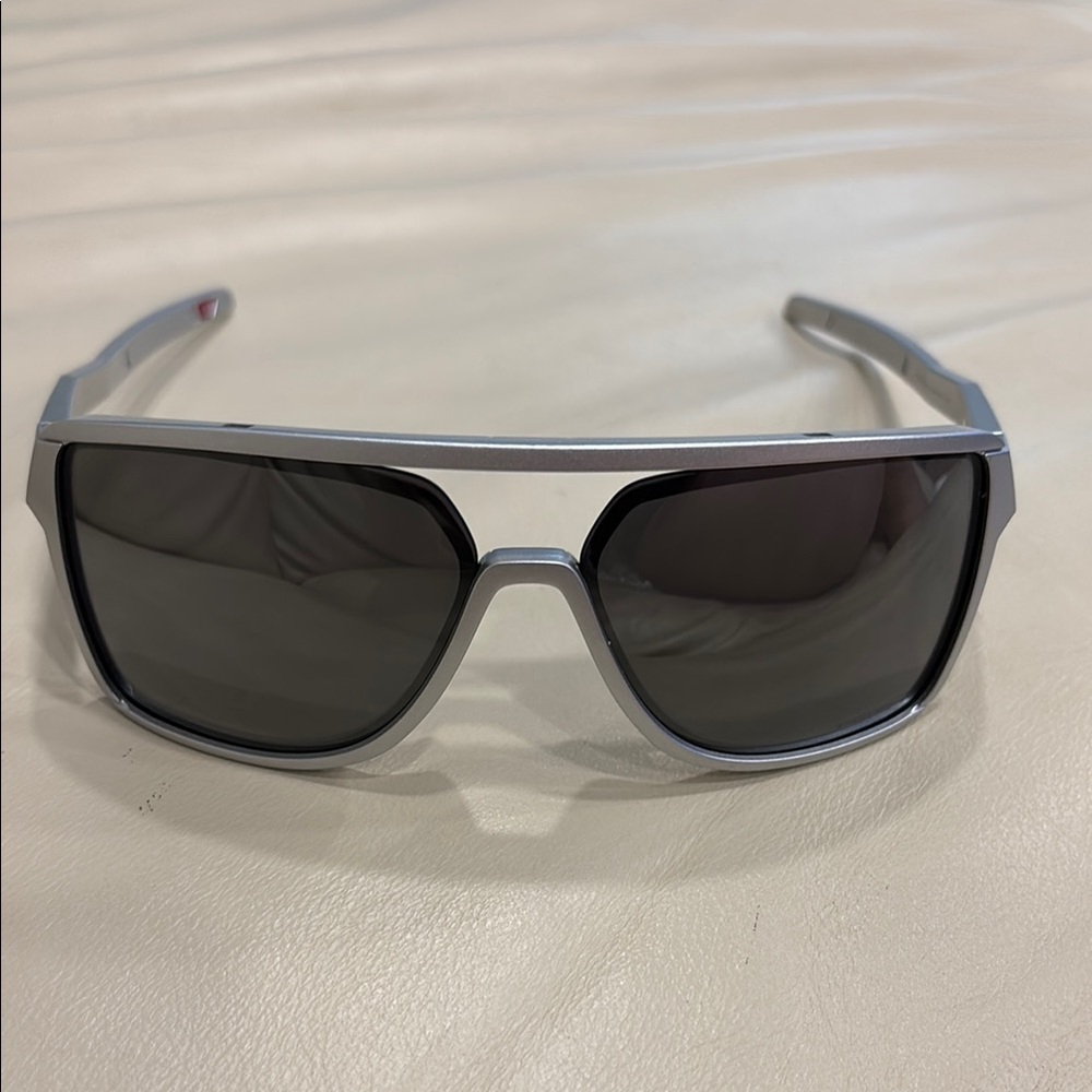 Oakley Castel Men's Sunglasses X Silver Frame / Prizm Black Iridium OO9147-0763